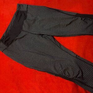 Kyodan Black & Gray Striped Capri Leggings Women’s Size L –Activewear Yoga Pants